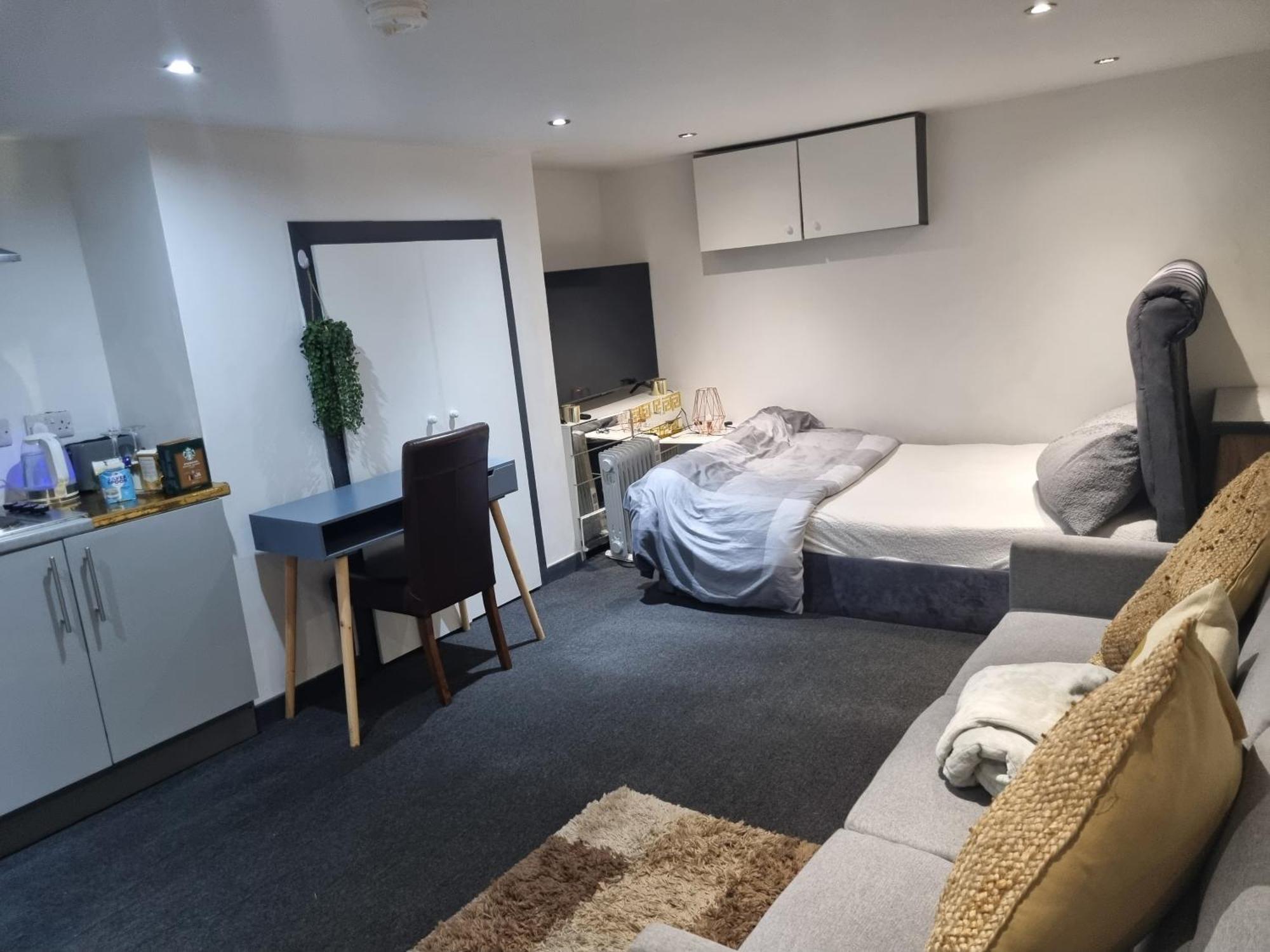 דירות לידס A Cosy Deluxe Size Studio With Queen Size And Sofa Bed מראה חיצוני תמונה