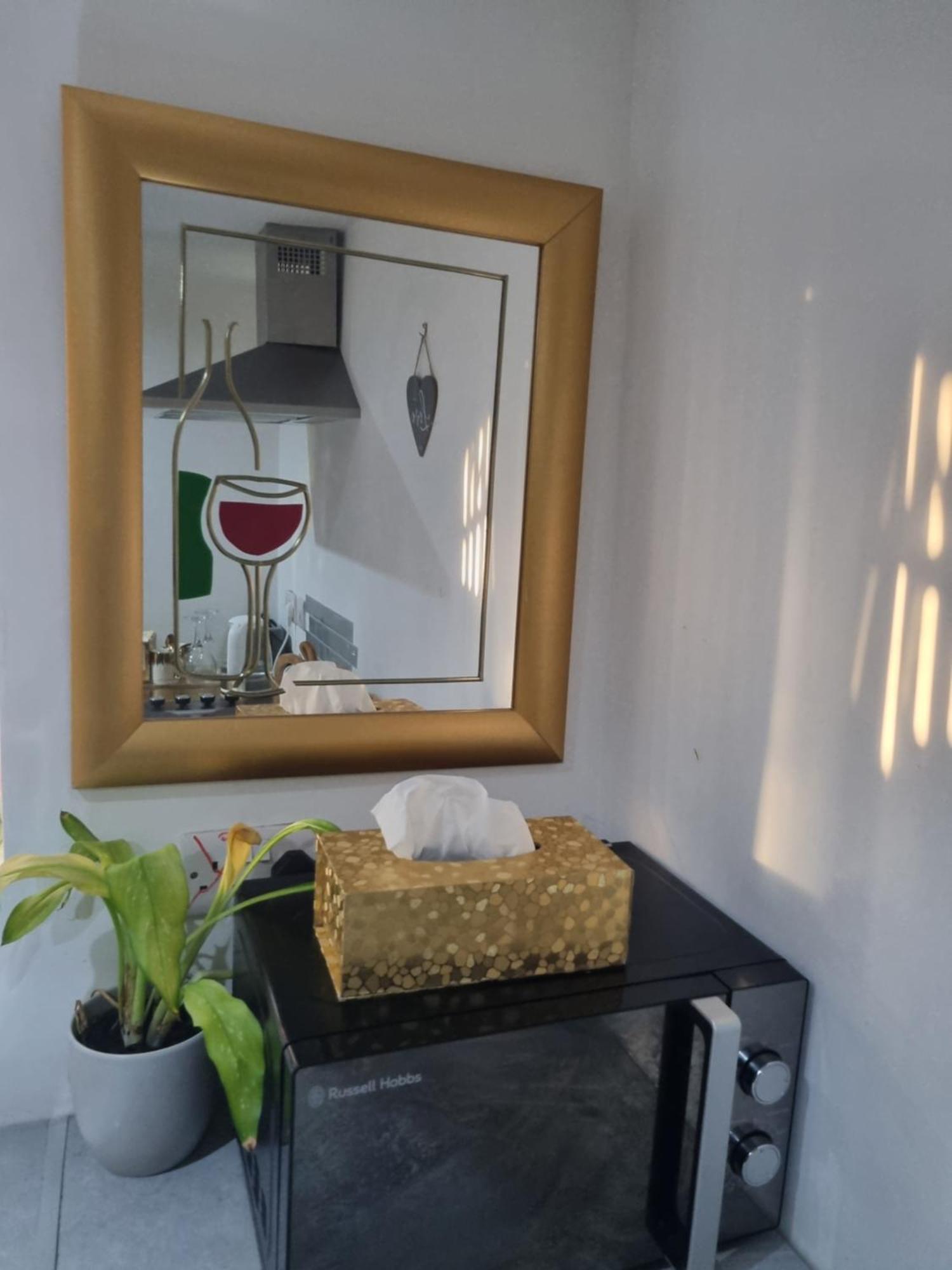 דירות לידס A Cosy Deluxe Size Studio With Queen Size And Sofa Bed מראה חיצוני תמונה