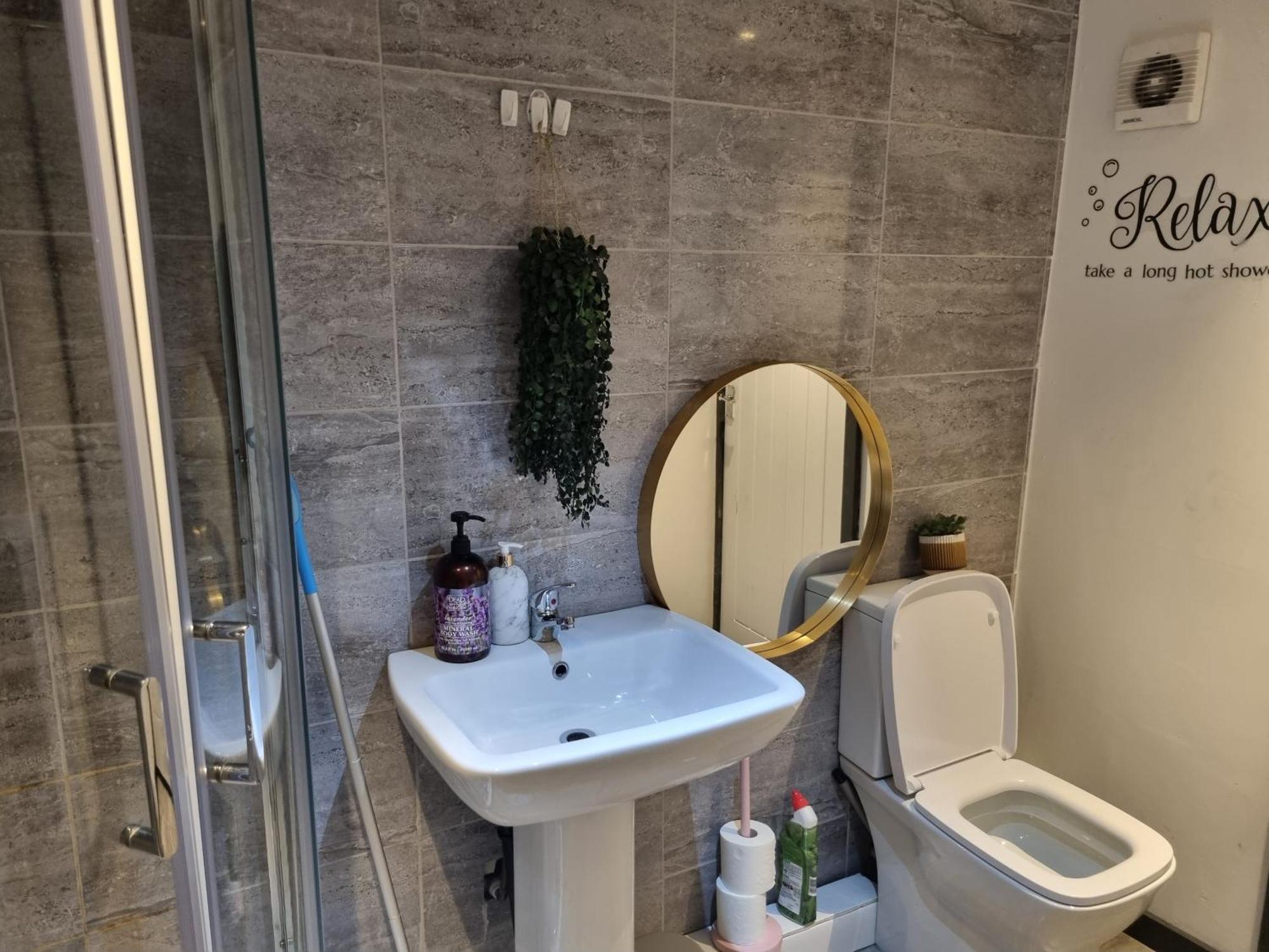 דירות לידס A Cosy Deluxe Size Studio With Queen Size And Sofa Bed מראה חיצוני תמונה